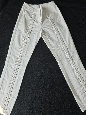 White Bebe Lace-Up Pants – Chic & Figure Flattering